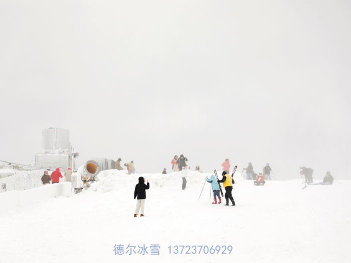 德?tīng)柋?龍里油畫(huà)大草原滑雪場(chǎng)